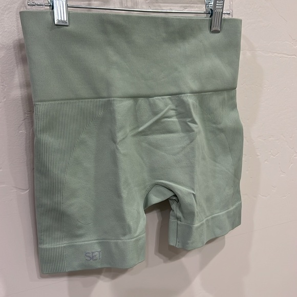 Set Active Seamless Bike Shorts . Light moss color Size M - Picture 2 of 3